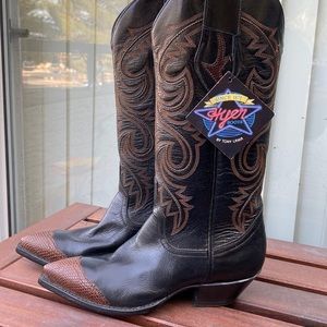 Tony Lama (Hyer Boots) Women’s Vintage boots. Small size 4 1/2 narrow.
